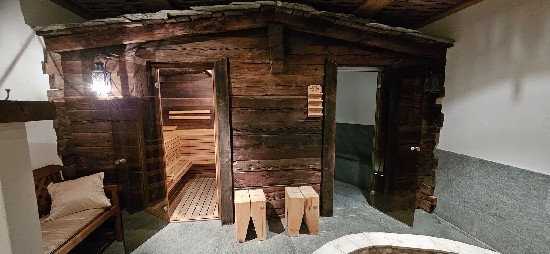 Sauna-Hütte aus Altholz
